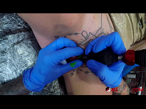 ❤️ Extremamente tatuada, a brasa Sully Savage fez uma tatuagem em seu clítoris ️❌ Porno russo em porno pt-br.appassistance.ru ❌